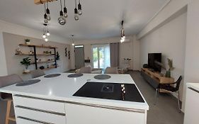 New Minimal Apartment,10' From Athens Airport